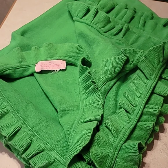 Free with any purchase! Lilly Pulitzer green ruffle wrap - Picture 7 of 12